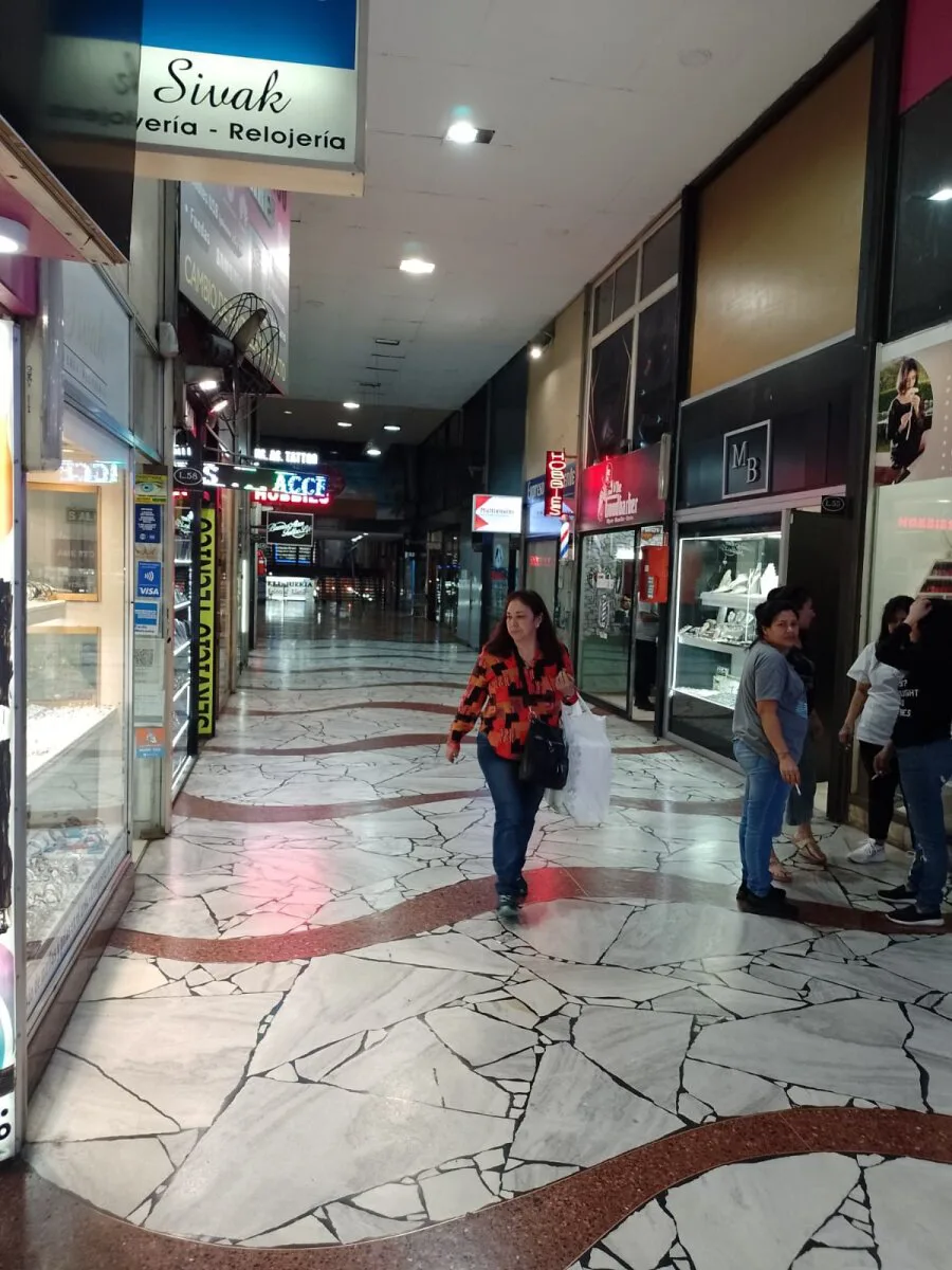 UBICACION UNICA , OPORTUNIDAD LOCAL 3 PLANTAS A MTS AV. CABILDO!!!!!!!!!!!!! foto 2