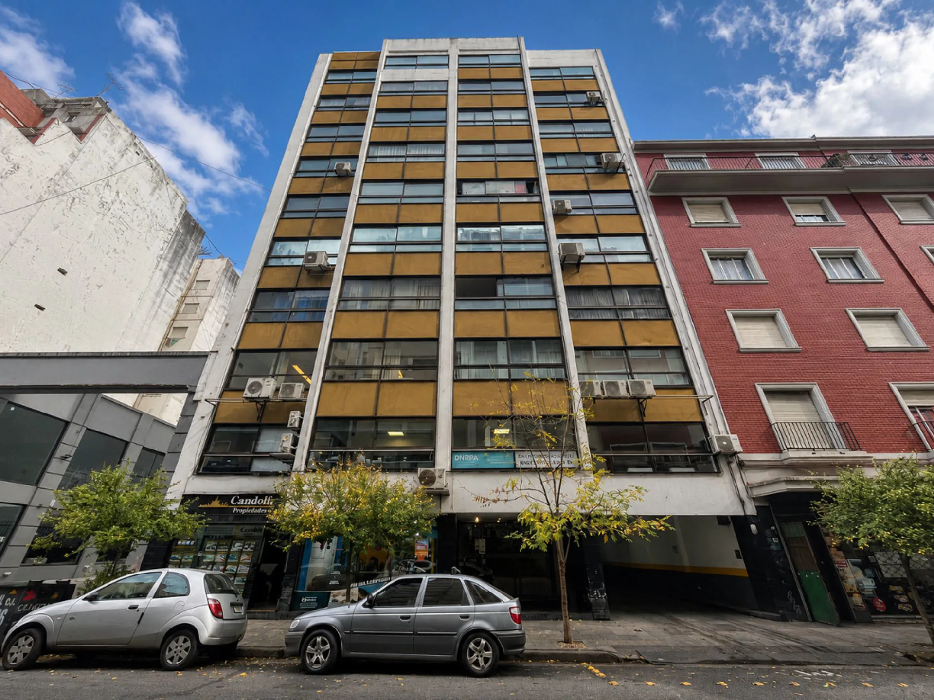 Venta Cochera Amplia en Corrientes 1800 foto 3