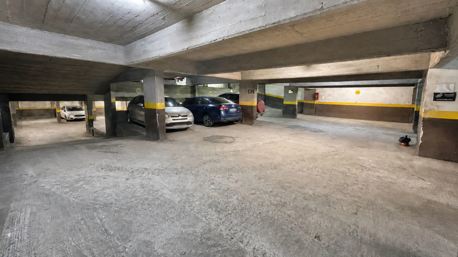 Venta Cochera Amplia en Corrientes 1800 foto 5