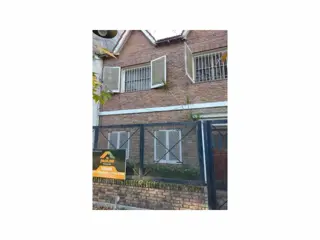 Se Vende Excelente Chalet de 4 Ambientes en Lote Propio en Olivos Golf foto 2