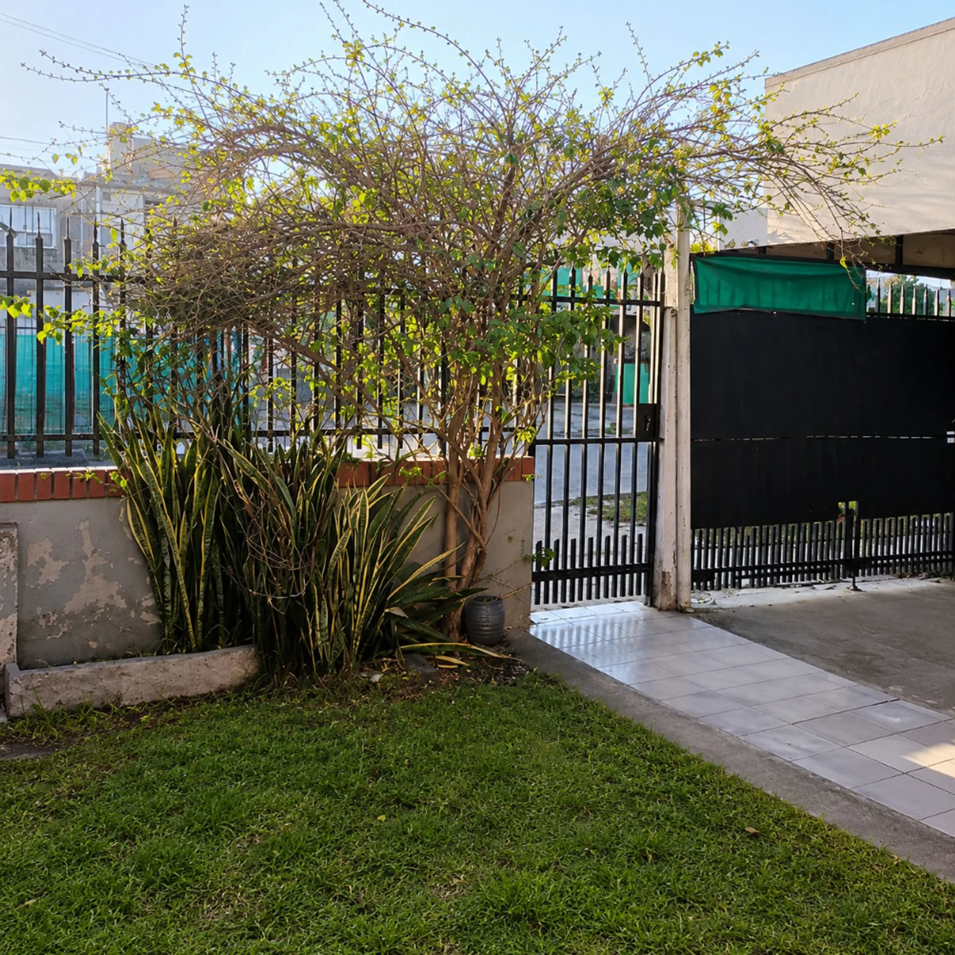 CASA VENTA 4 AMBIENTES G. DE LAFERRERE CON QUINCHO foto 3