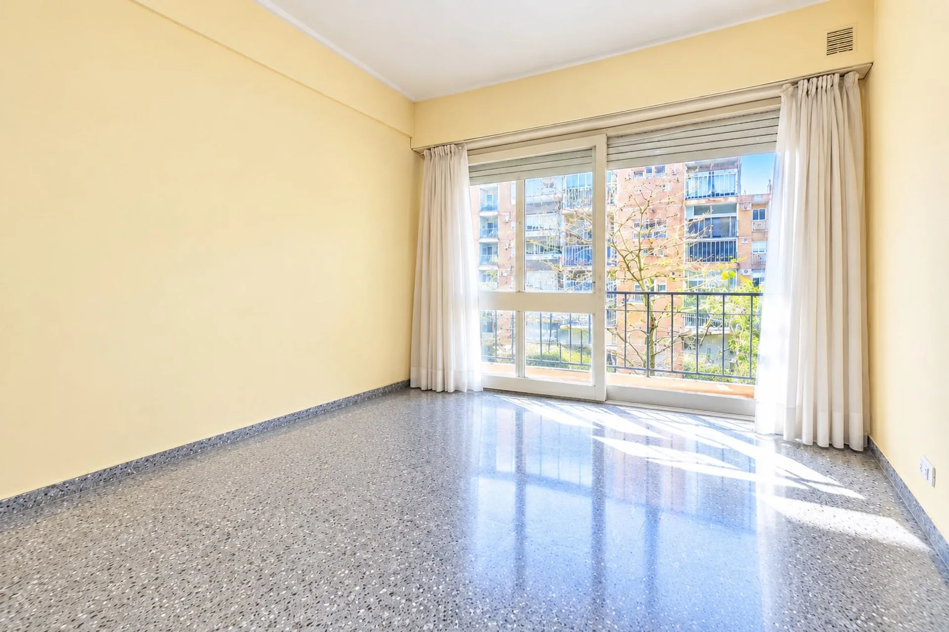 VENTA DEPARTAMENTO 2 AMB BALCON AL FRENTE P COLON foto 3