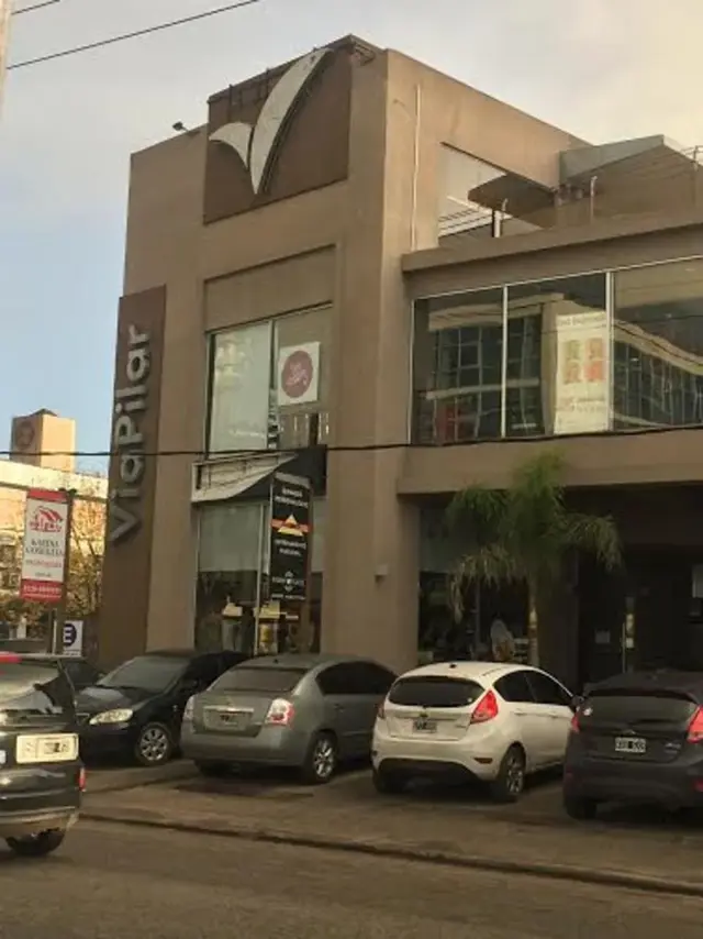 EXCELENTE LOCAL EN VENTA EN PASEO COMERCIAL VÍA PILAR, PLANTA ALTA