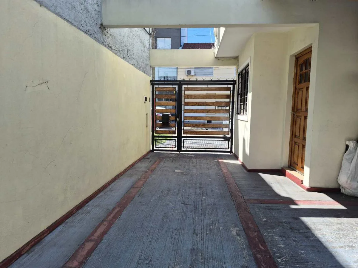 DUPLEX 3 AMB. APTO CREDITO ZONA CENTRICA L.OESTE foto 2