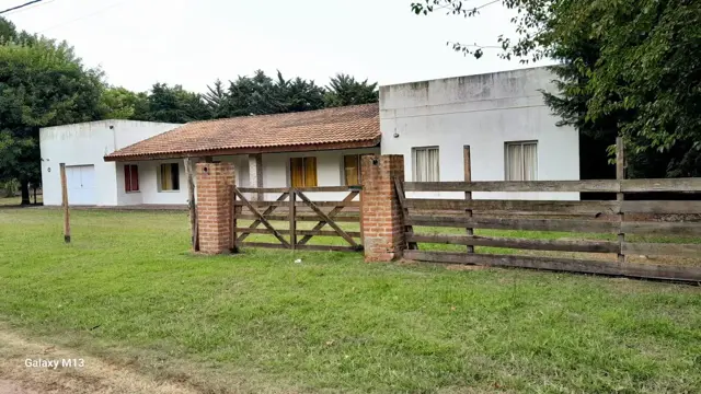 VENTA-CASA 4 AMB-LOTE 2400 M2-PILETA-CHASCOMÚS