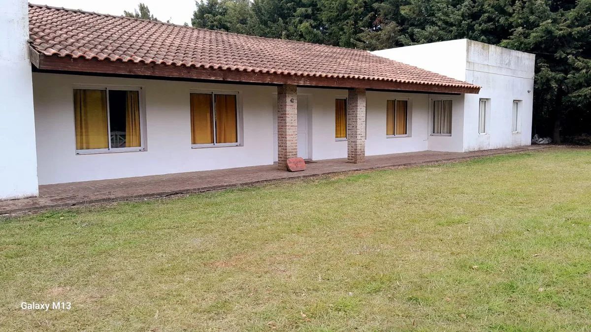 VENTA-CASA 4 AMB-LOTE 2400 M2-PILETA-CHASCOMÚS foto 2