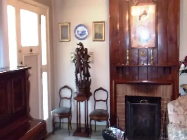 CHALET DE ESTILO EN ZONA CENTRICA A METROS DE ESTACION Y 5 ESQUINAS
