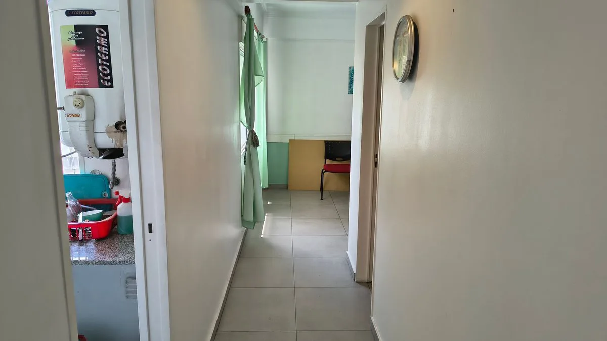 VENTA DEPARTAMENTO 3 AMBIENTES C/BALCON - CASEROS foto 3