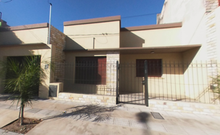 CASA EN VENTA EN CALLE HIPOLITO YRIGOYEN E/ R. PEÑA Y C. SUAREZ. foto 2