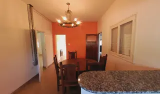 CASA EN VENTA EN CALLE HIPOLITO YRIGOYEN E/ R. PEÑA Y C. SUAREZ. foto 4