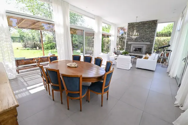 Casa moderna en La Cheltonia con piscina y golf