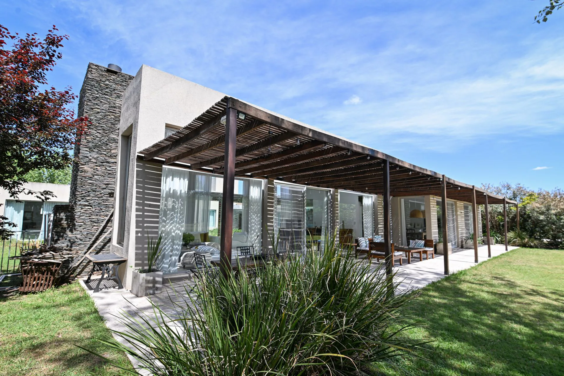 Casa moderna en La Cheltonia con piscina y golf foto 3