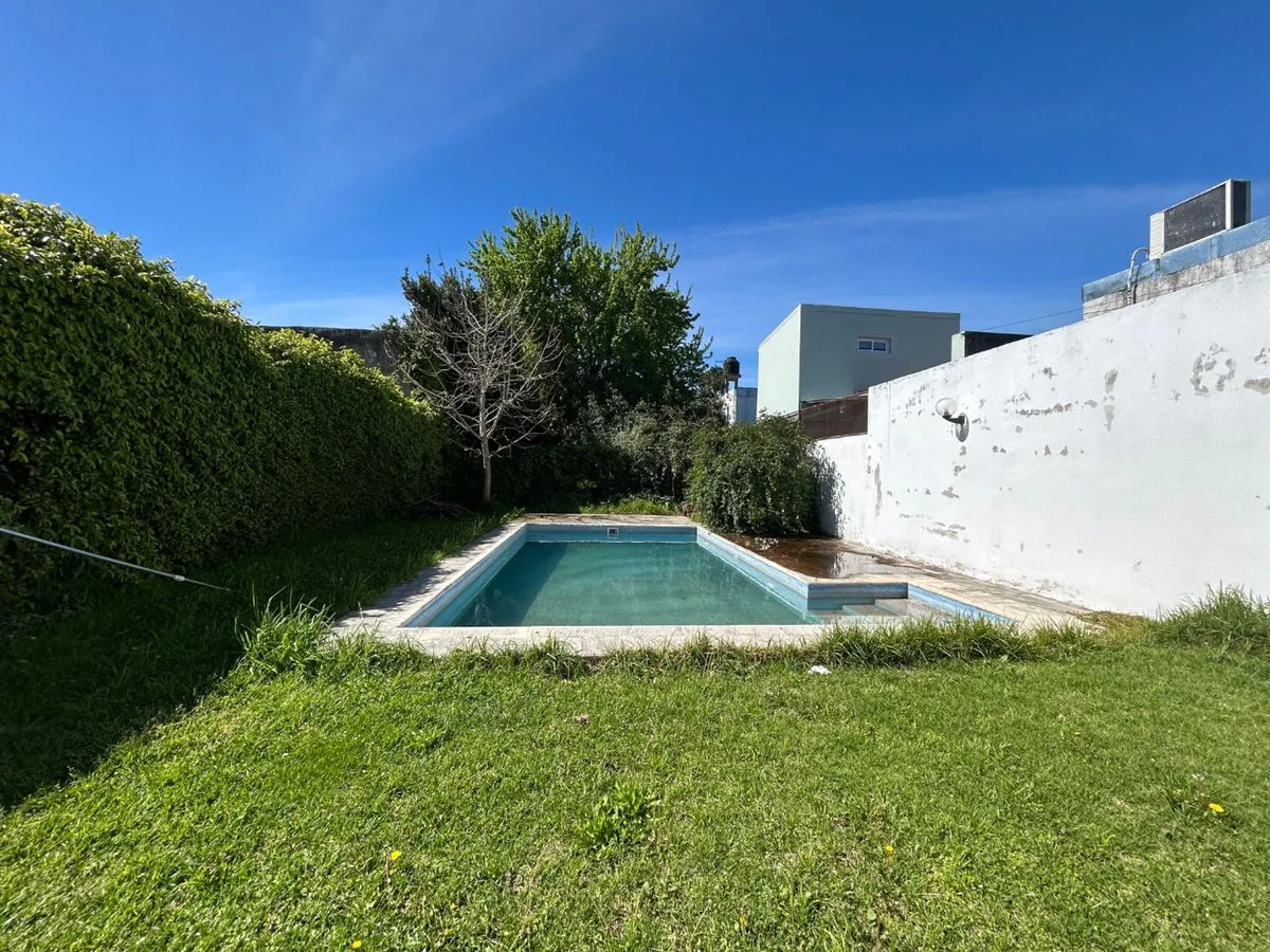 CASA 3 DORMITORIOS EN VENTA LOS HORNOS APTA BANCO foto 5