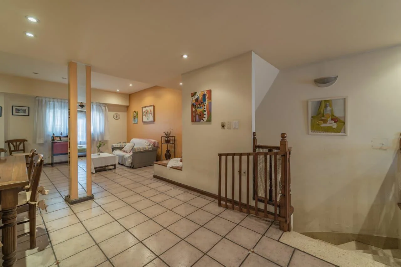 Casa con local comercial en venta - Saavedra foto 4