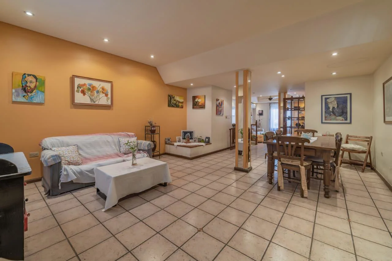 Casa con local comercial en venta - Saavedra foto 5