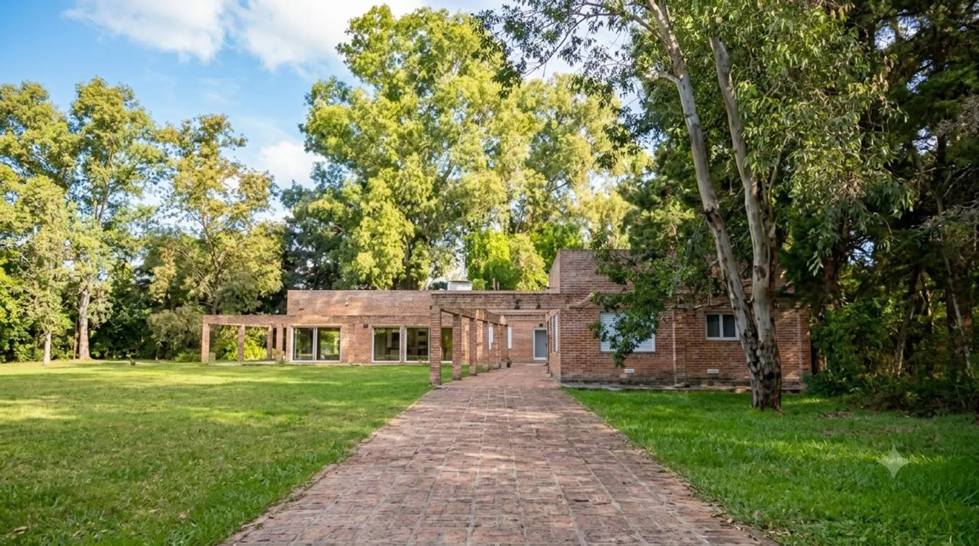 AMPLIA QUINTA A LA VENTA EN ARROYO LEYES