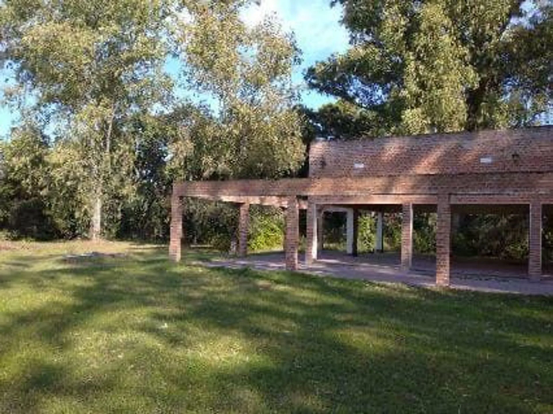 AMPLIA QUINTA A LA VENTA EN ARROYO LEYES foto 2