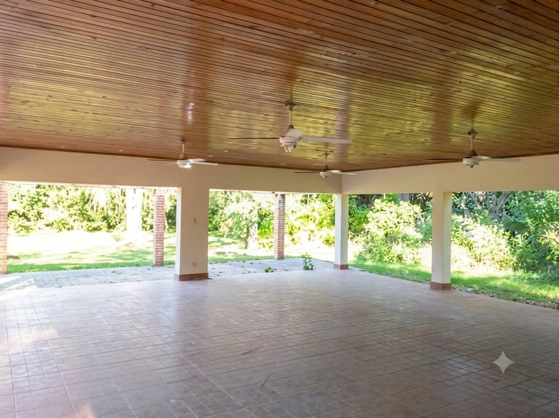 AMPLIA QUINTA A LA VENTA EN ARROYO LEYES foto 3