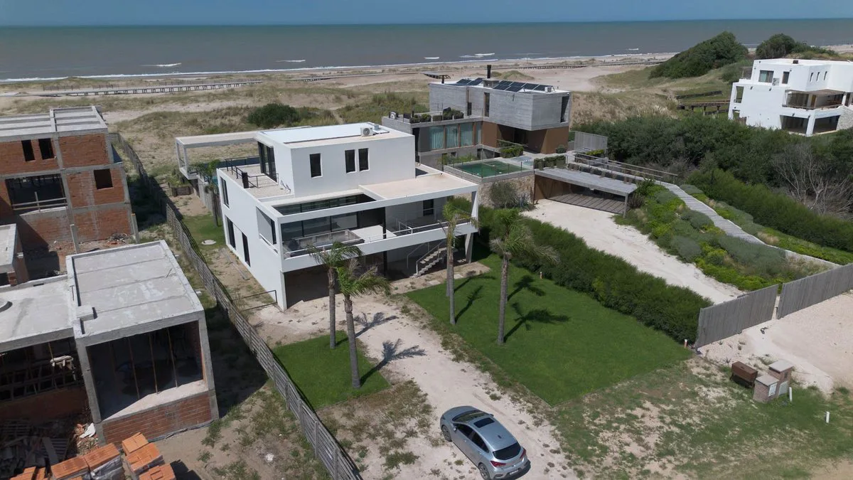 Casa en Venta en Costa Esmeralda  FRENTE AL MAR foto 2