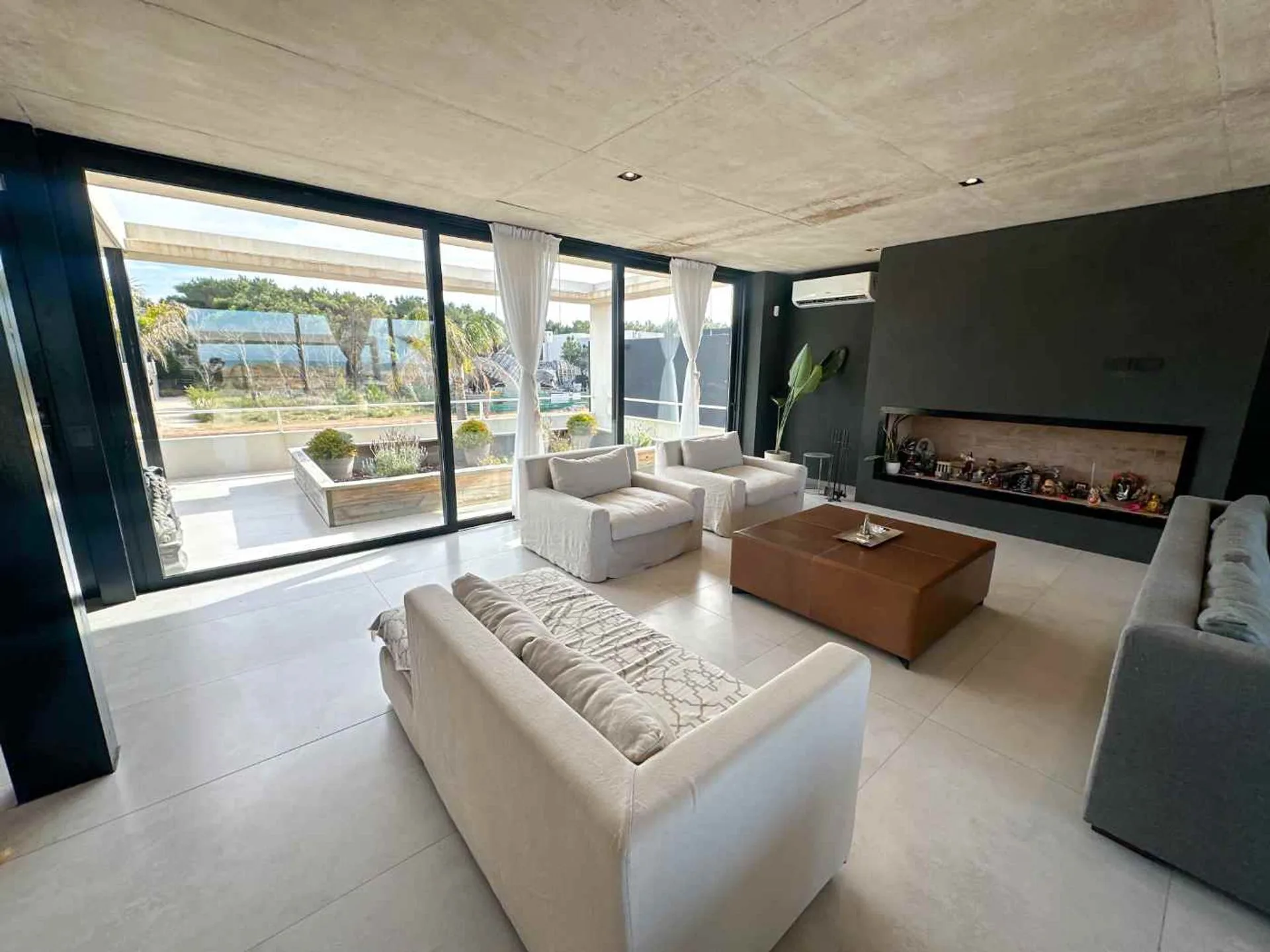 Casa en Venta en Costa Esmeralda  FRENTE AL MAR foto 4