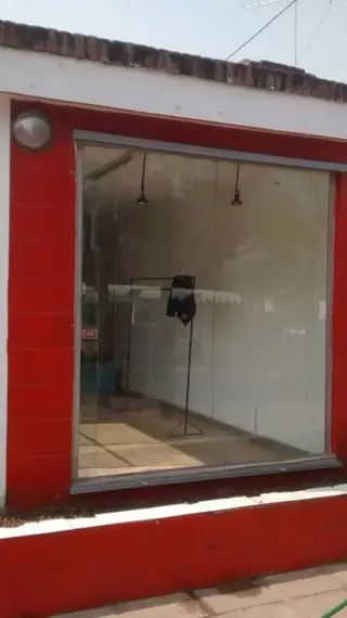 VENDO LOCAL COMERCIAL-AV ENRIQUE BODEREAU 9500-VILLA ALLENDE PARQUE foto 1