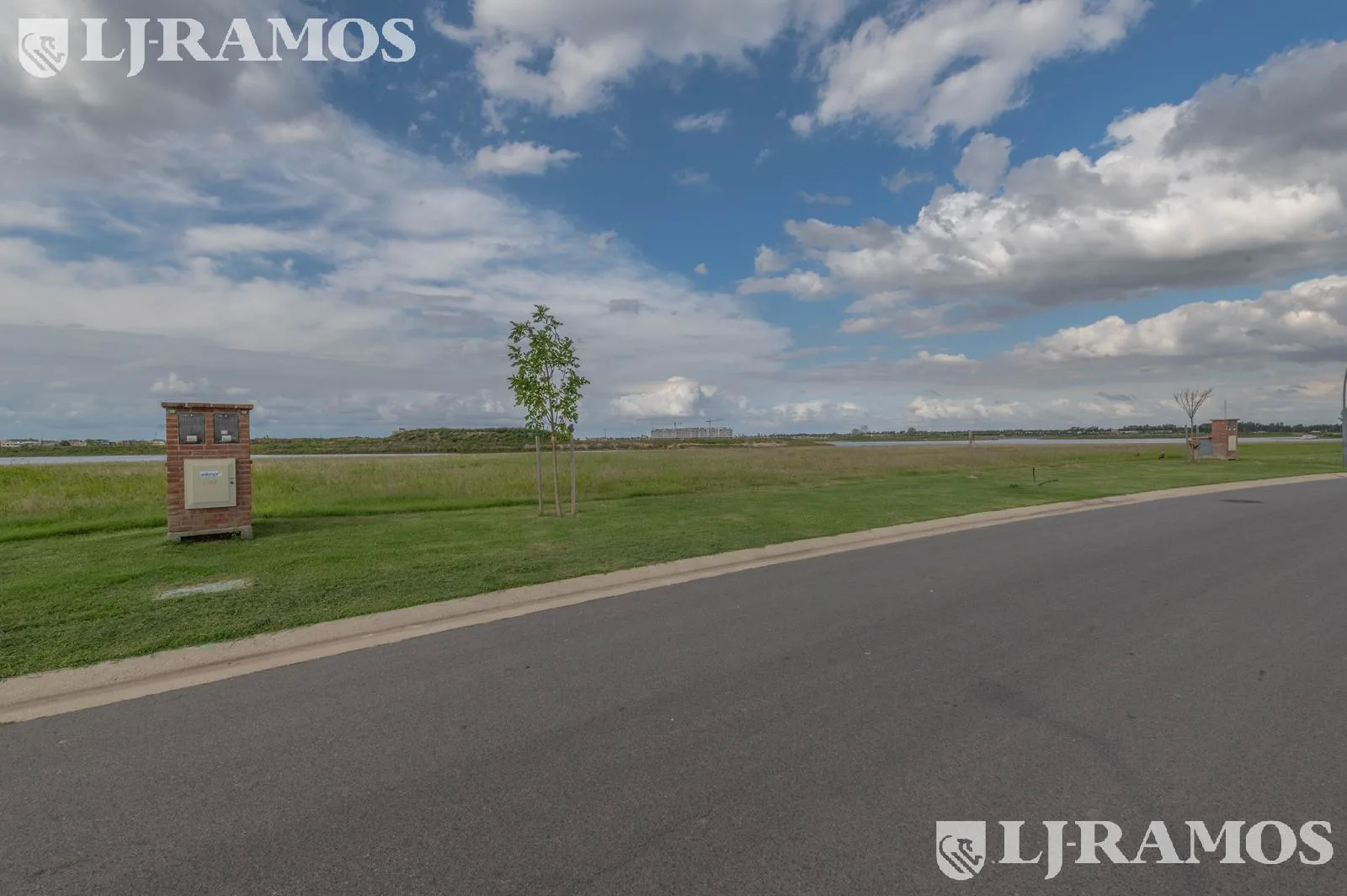 ESPECTACULAR LOTE A LA  LAGUNA  en venta en Los Puentes - Nordelta foto 4