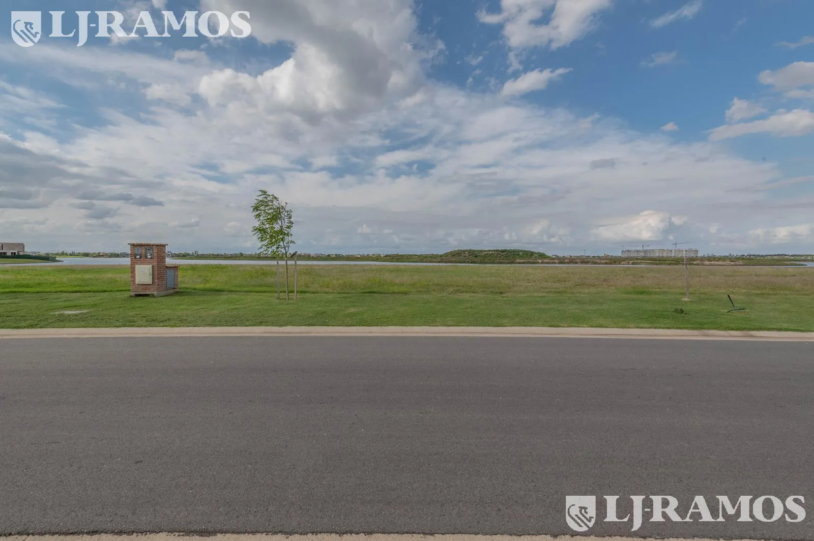 ESPECTACULAR LOTE A LA  LAGUNA  en venta en Los Puentes - Nordelta foto 5