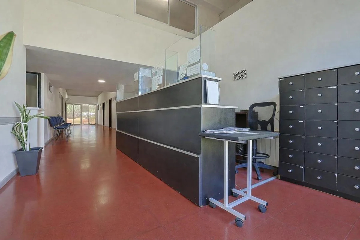 VENTA LOCAL Y DPTO 4 AMB RECICLADO AVENIDA JBJ foto 4