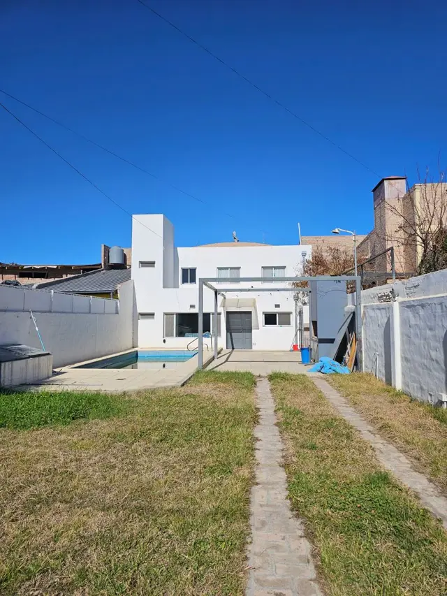 INDEXA VENDE CASA CON PISCINA CLIMATIZADA