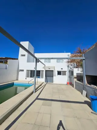 INDEXA VENDE CASA CON PISCINA CLIMATIZADA foto 2