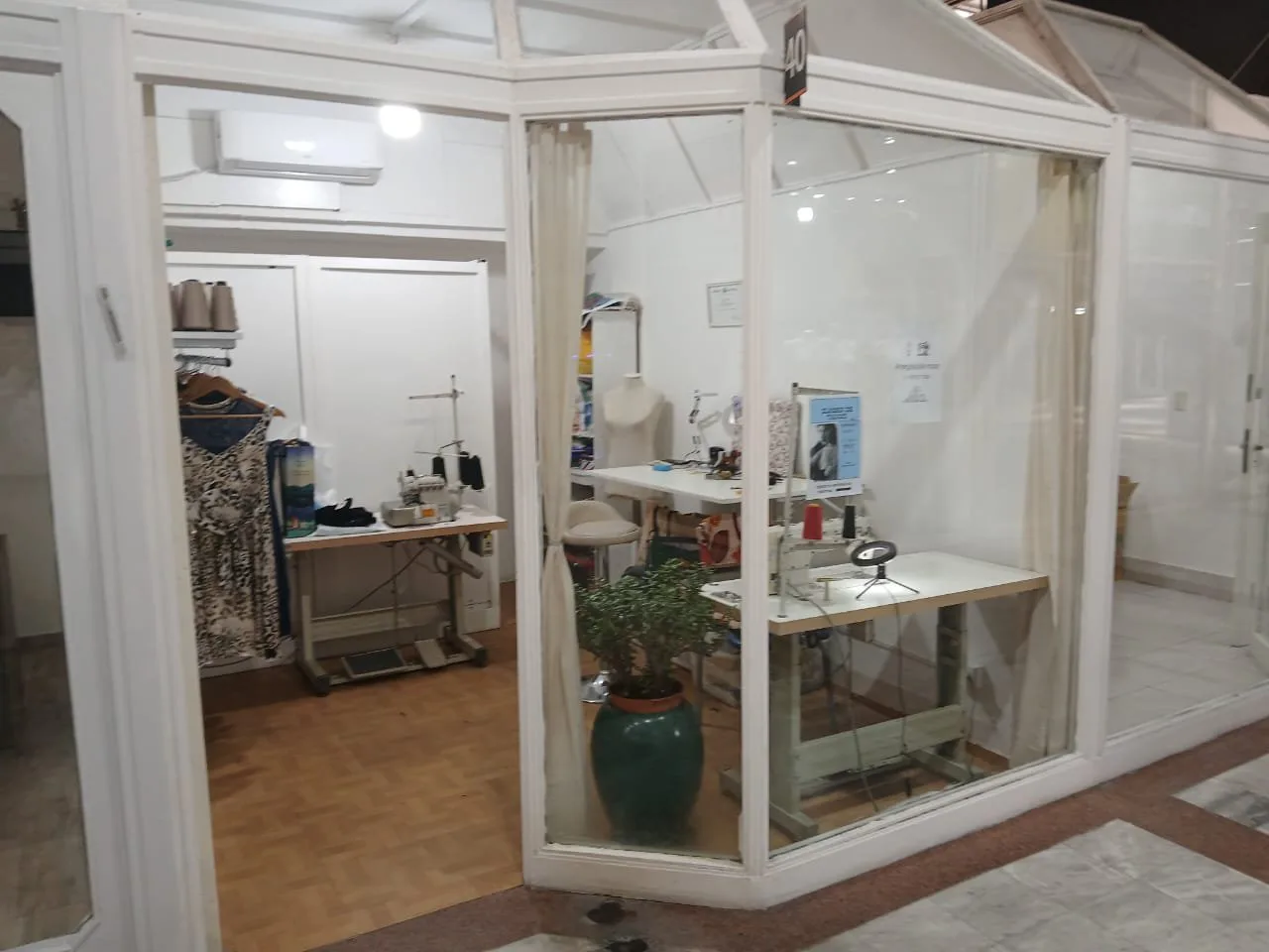 EXELENTE GODOLA en la emblematica Galeria marga,desarollada en una sola planta foto 5