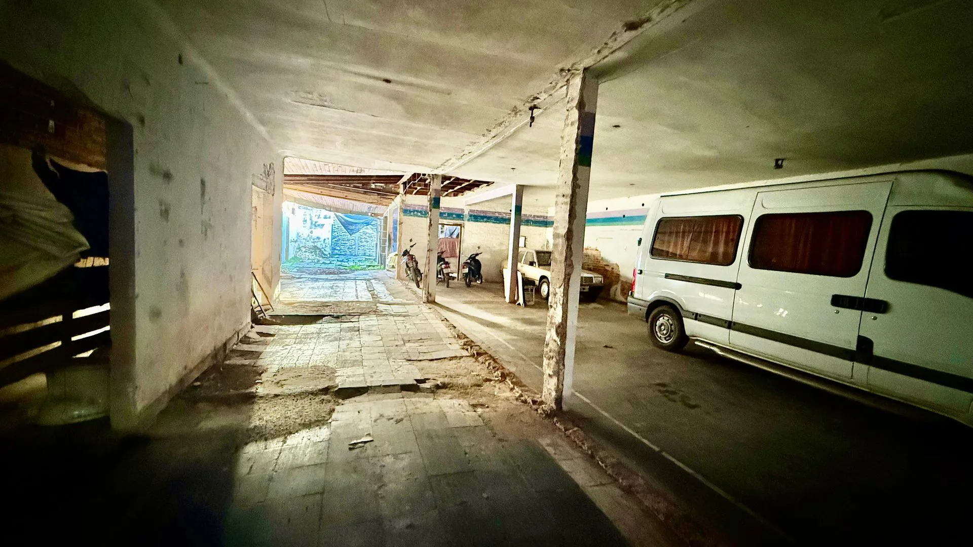 DEPOSITO A RESTAURAR EN VENTA SOBRE CALLE COLON foto 3