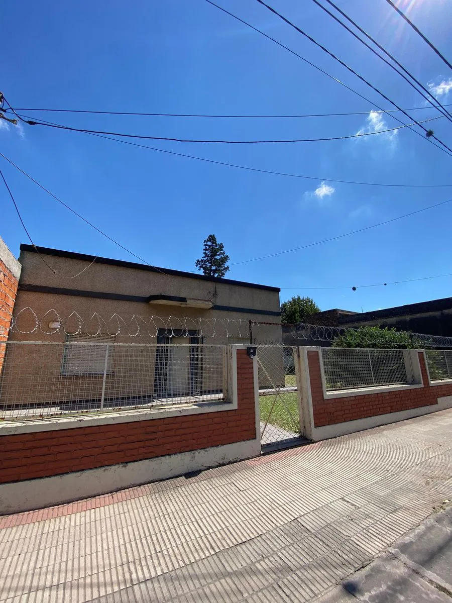 VENTA CASA 3 DORMITORIOS - VIAMONTE 1.200 foto 2