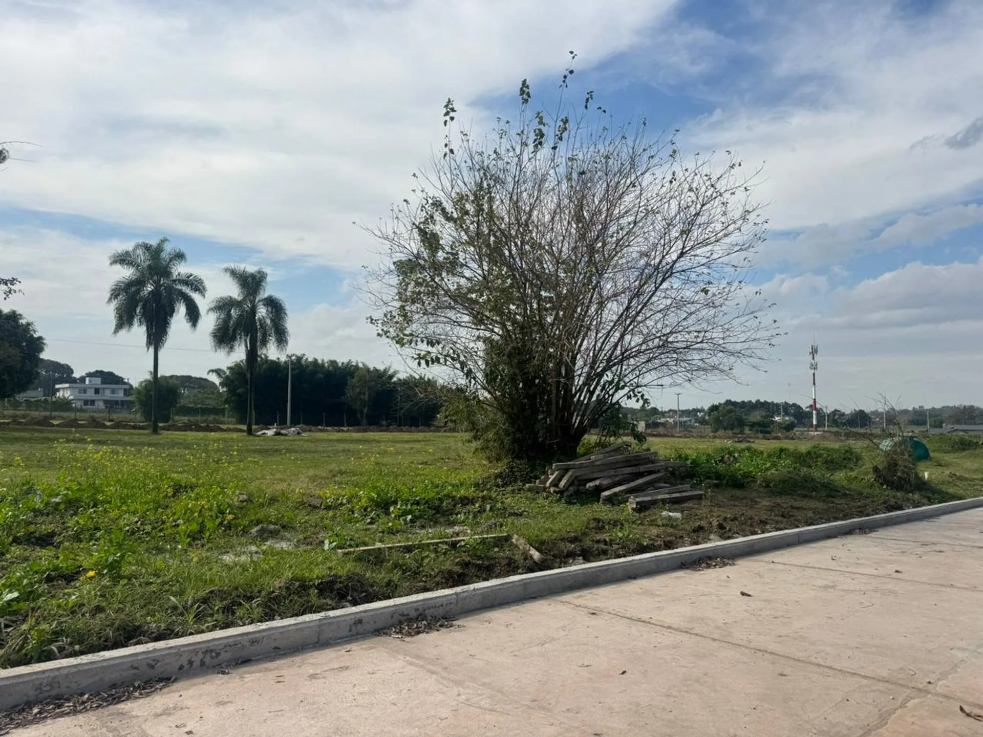 VENTA LOTE 430 M2 B. PRIVADO AYRES DE YERBA BUENA foto 2