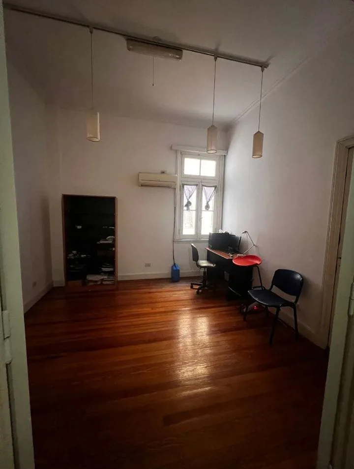 Se vende un departamento de 4 ambientes - Balvanera foto 2