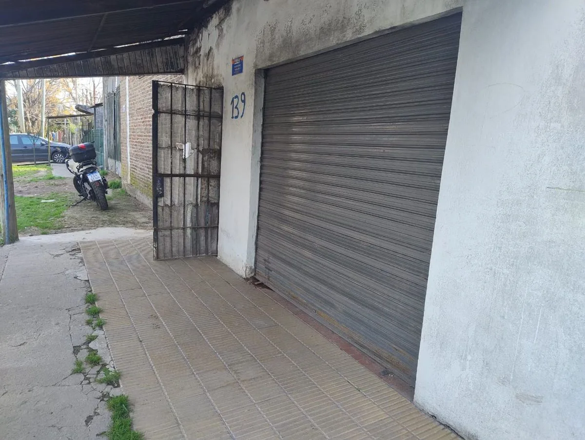 CASA EN VENTA  C0N  LOCAL EQUIPAD PANADERIA  MERL0 foto 4
