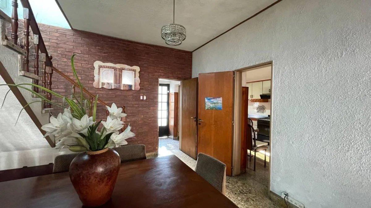 VENTA CASA 4 AMBIENTES  SAN MARTIN -PATIO Y PILETA foto 2