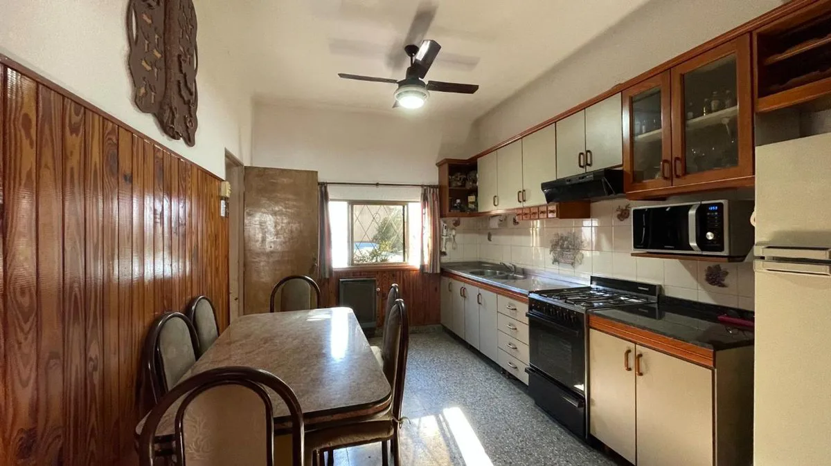 VENTA CASA 4 AMBIENTES  SAN MARTIN -PATIO Y PILETA foto 3