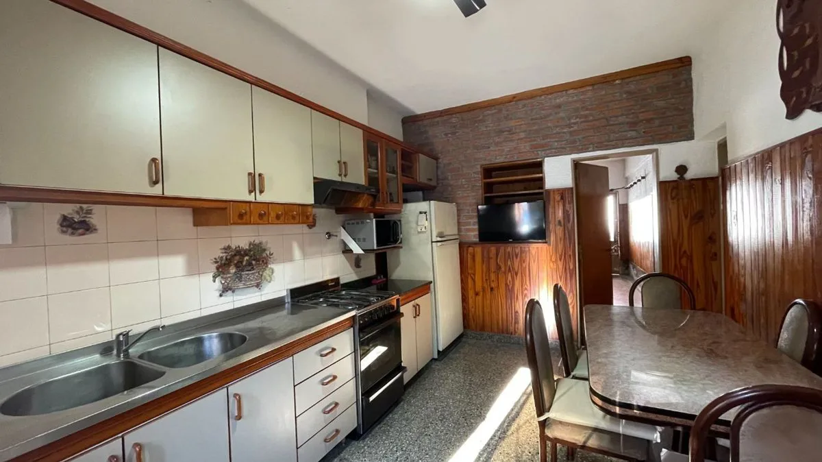 VENTA CASA 4 AMBIENTES  SAN MARTIN -PATIO Y PILETA foto 4