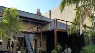 EXCELENTE PROPIEDAD CON PISCINA foto 3
