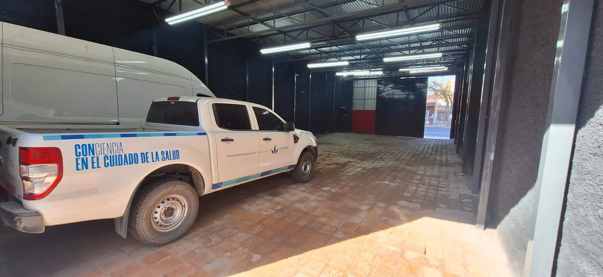 Alquiler Galpón de 170 m2 cub.Sobre Av. Libertador foto 2