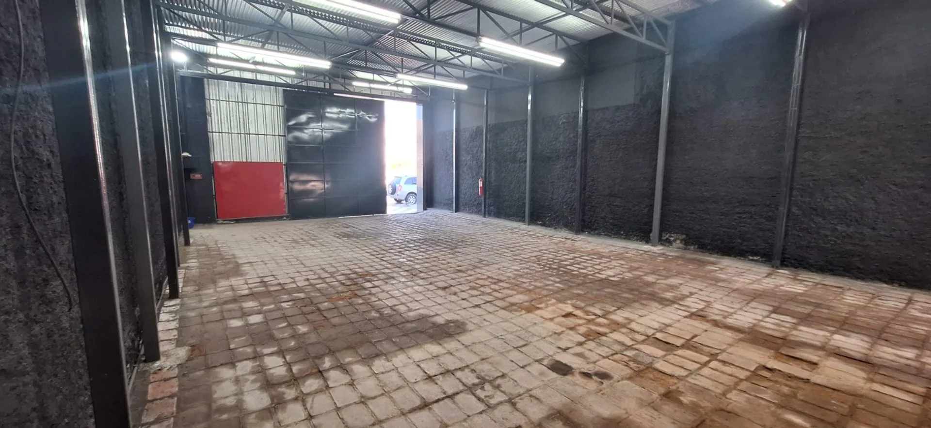 Alquiler Galpón de 170 m2 cub.Sobre Av. Libertador foto 3