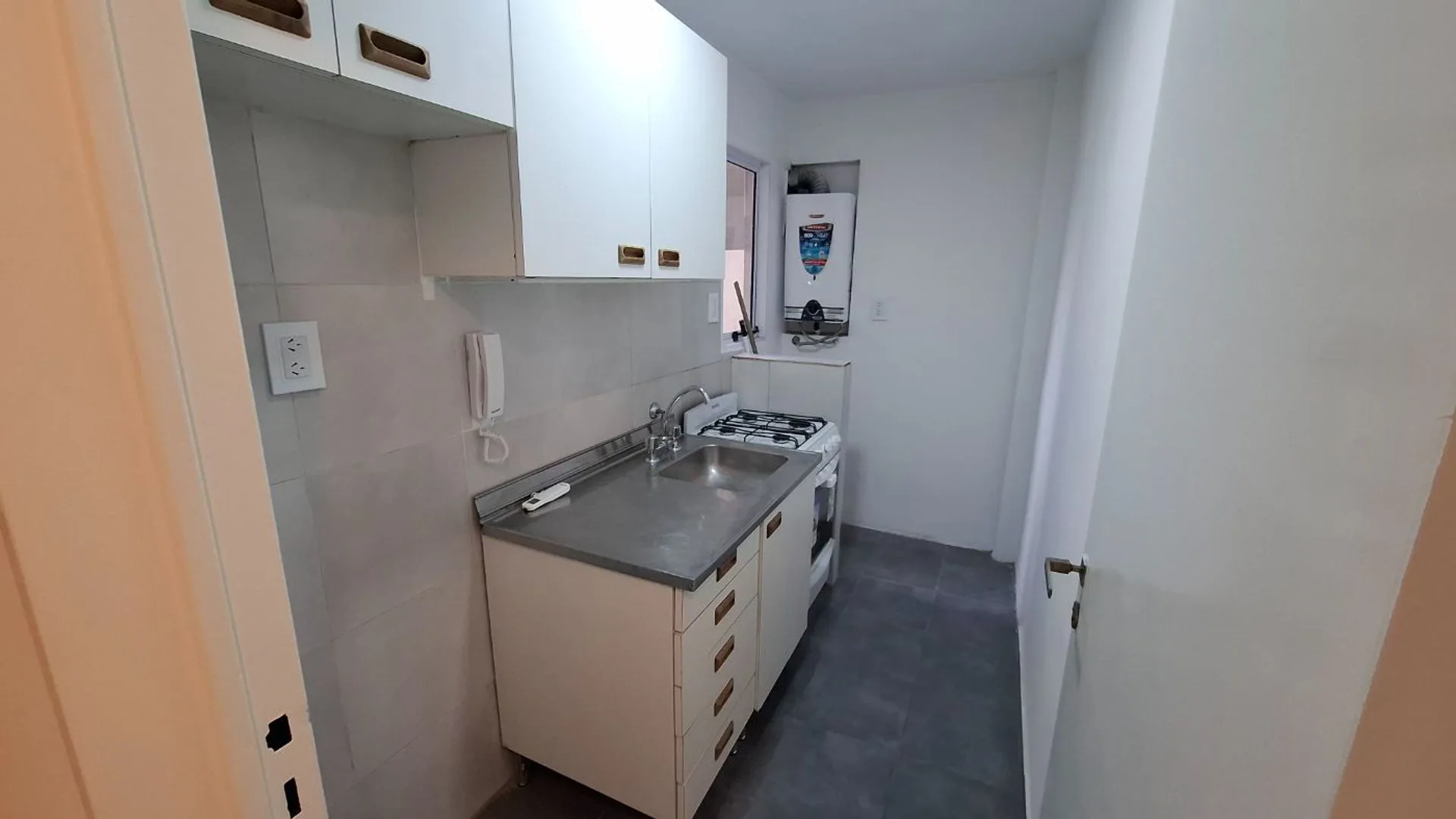 ALQUILER DEPARTAMENTO 2 AMBIENTES C/BALCON FLORES foto 3