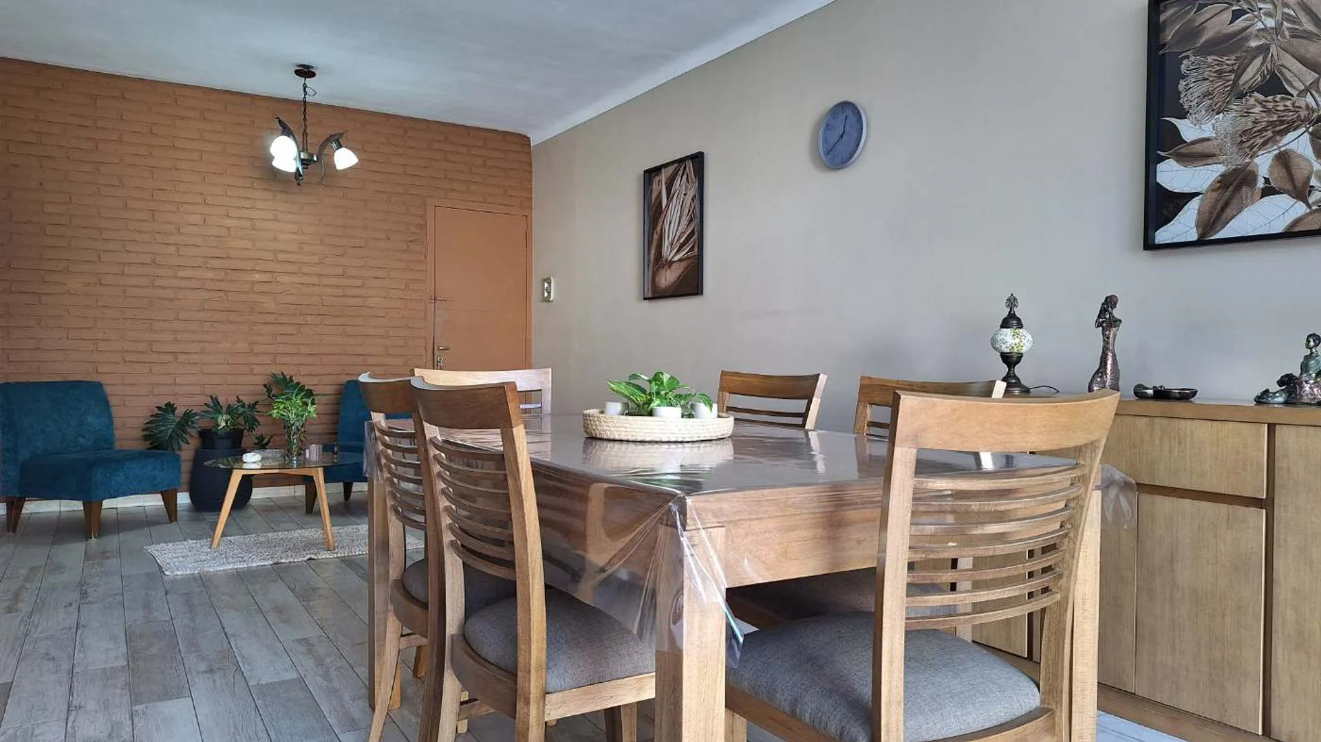 CASA EN VENTA CON PILETA Y LOCALES EN AV ROCA foto 4