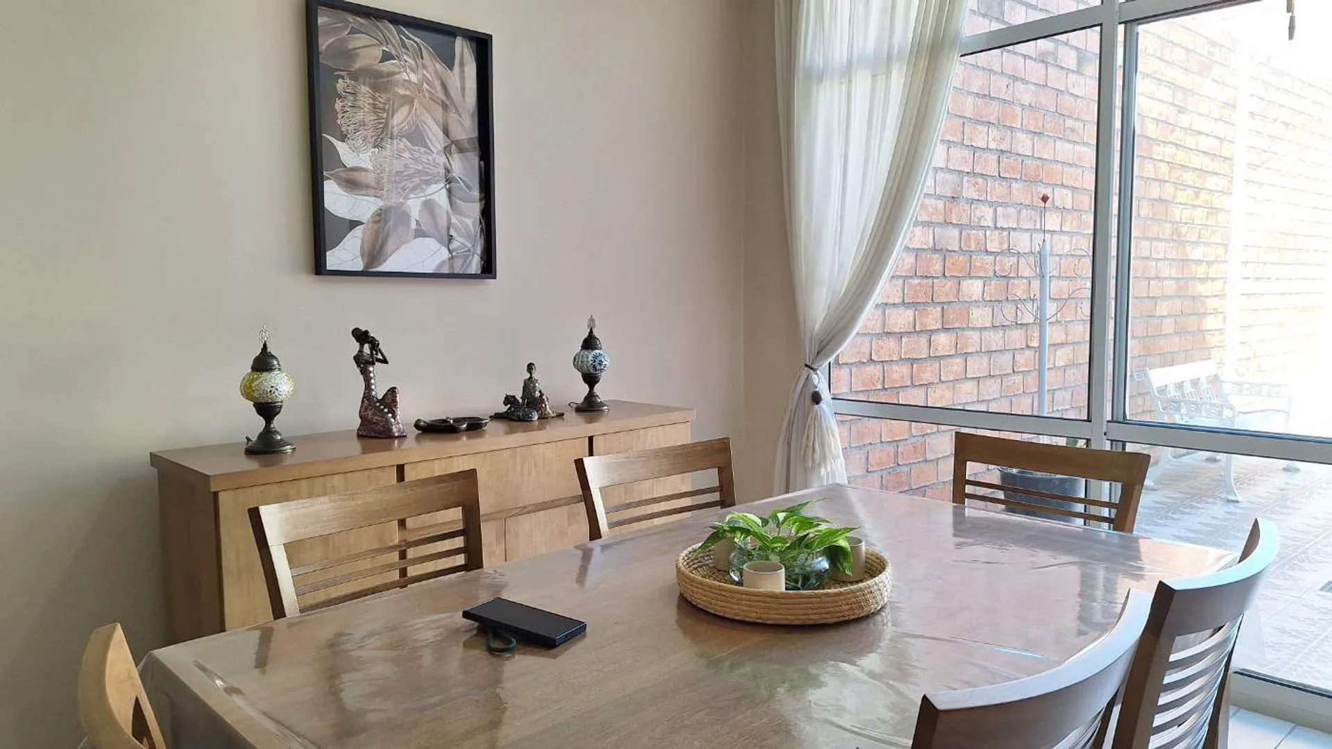 CASA EN VENTA CON PILETA Y LOCALES EN AV ROCA foto 5