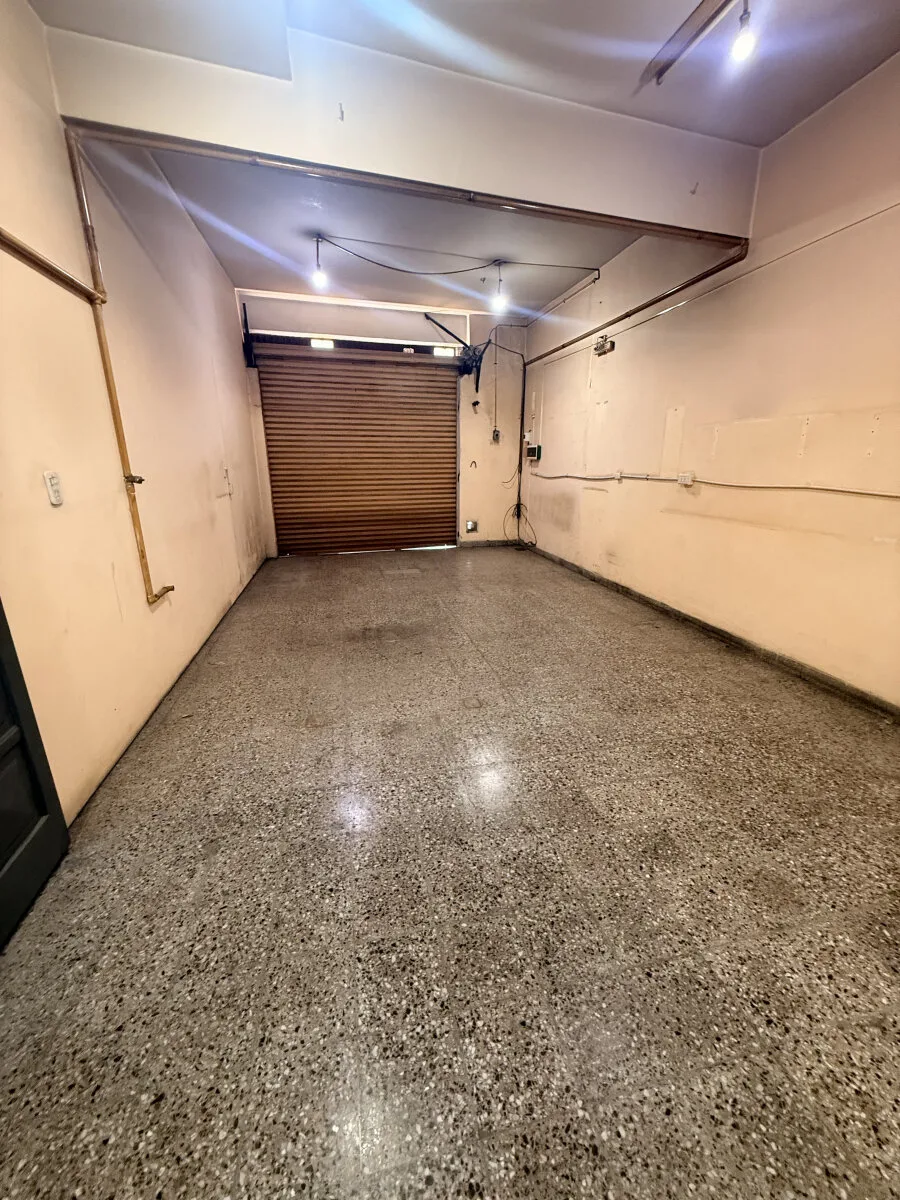 Local de 298 m² en Alquiler en Villa Luzuriaga foto 2
