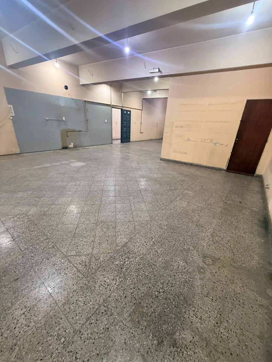 Local de 298 m² en Alquiler en Villa Luzuriaga foto 4