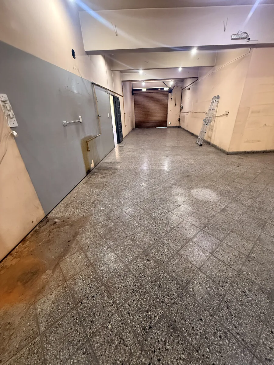 Local de 298 m² en Alquiler en Villa Luzuriaga foto 5