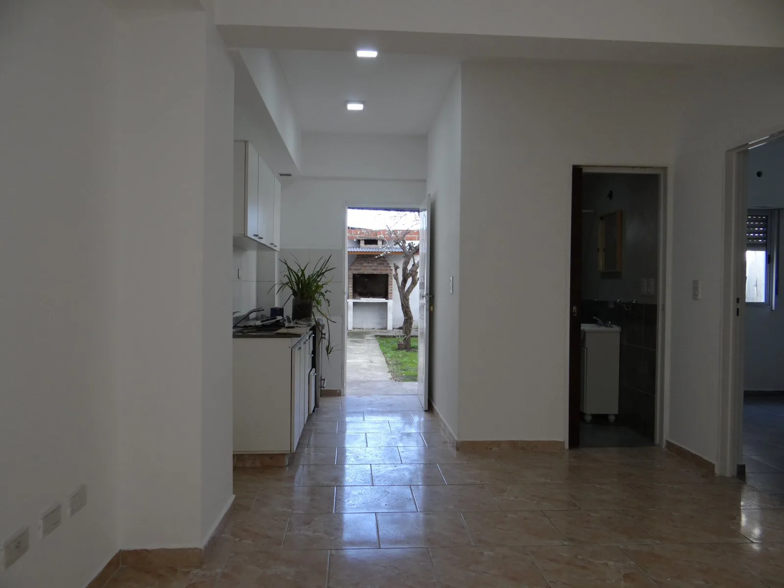 departamento 2amb en planta baja con fondo y parrilla foto 5