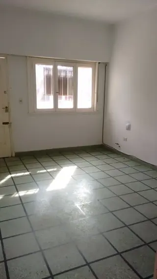 OLIVOS en ALQUILER casa muy comoda con 2 dorm, living comedor, cocina comedor, , baño, garage, patio,jardin y terraza foto 2